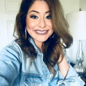 Meet your Posher, Connie